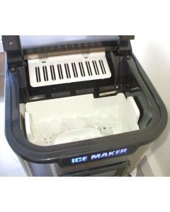 Challenger Portable Icemaker with Digital Display front